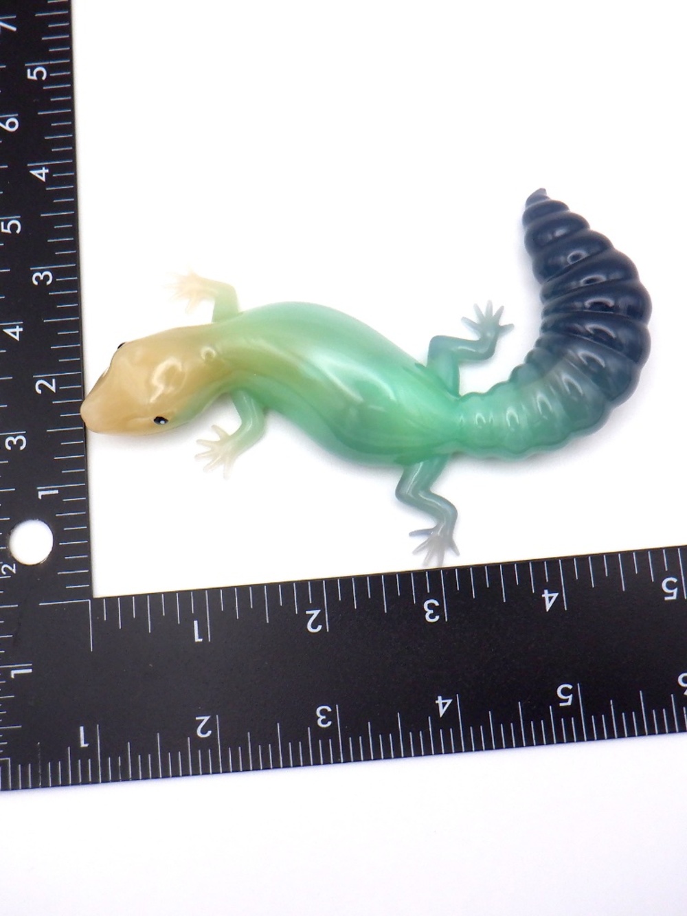 Handmade Resin Lizard - Picture 6 of 6